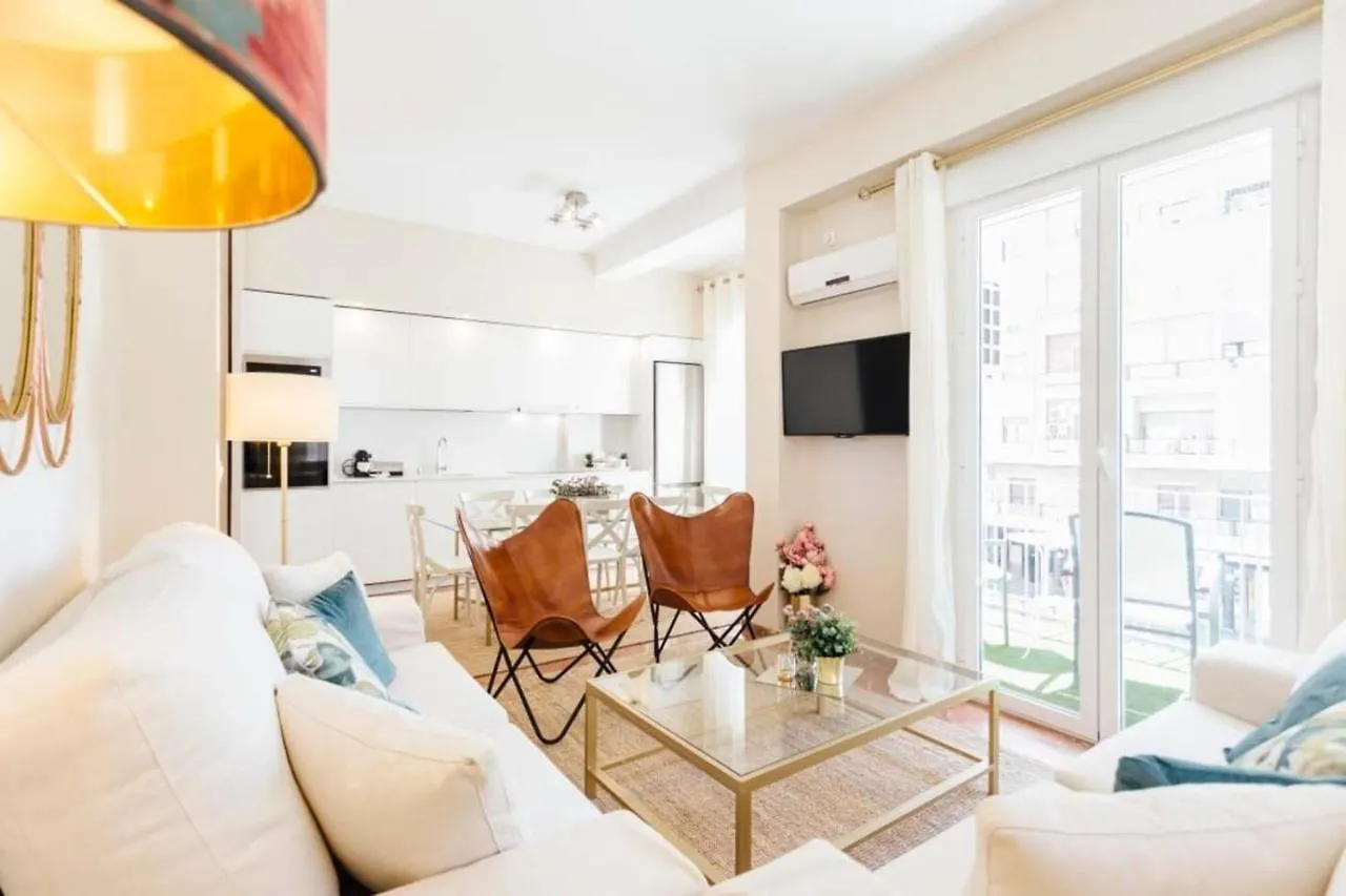 Stylish And Wide- 3Bdr 3Bth- Los Remedios Seville 0*,  Spain