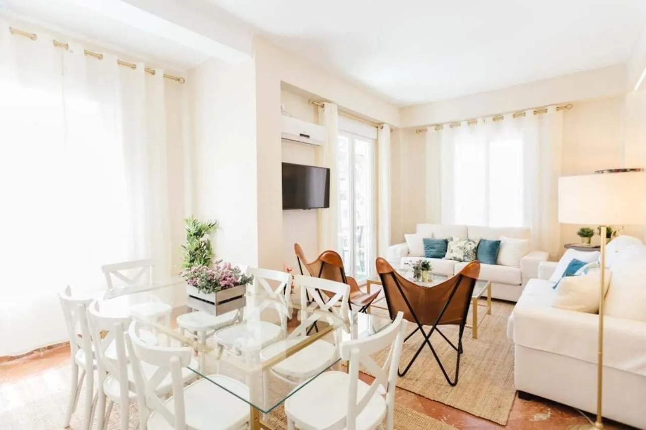 Apartment Stylish And Wide- 3Bdr 3Bth- Los Remedios Seville