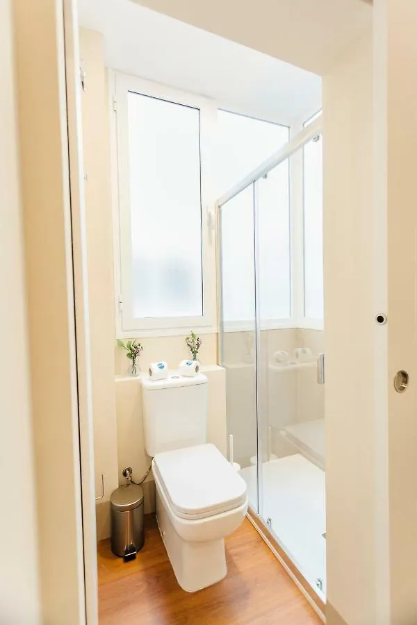 Stylish And Wide- 3Bdr 3Bth- Los Remedios Seville Apartment