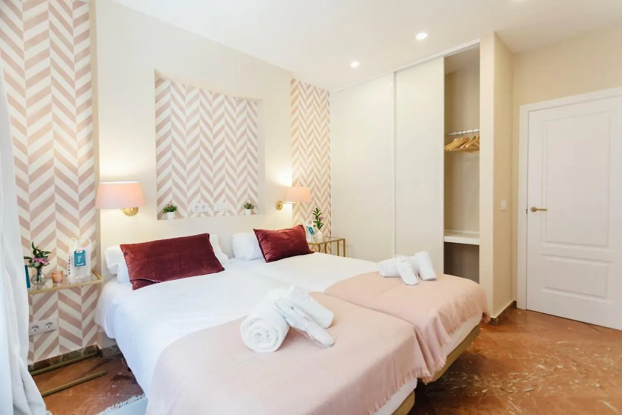 Apartment Stylish And Wide- 3Bdr 3Bth- Los Remedios Seville Spain