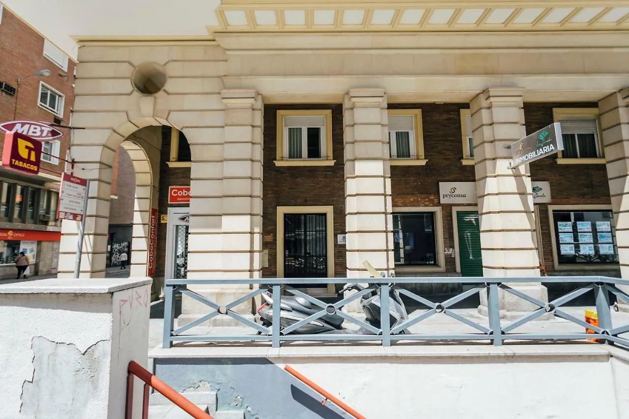 Apartment Stylish And Wide- 3Bdr 3Bth- Los Remedios Seville