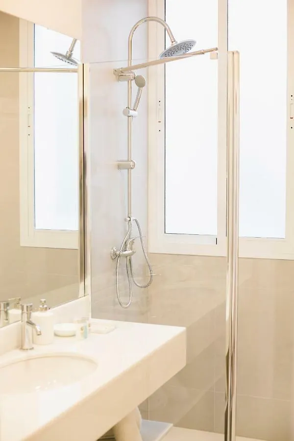 Apartment Stylish And Wide- 3Bdr 3Bth- Los Remedios Seville