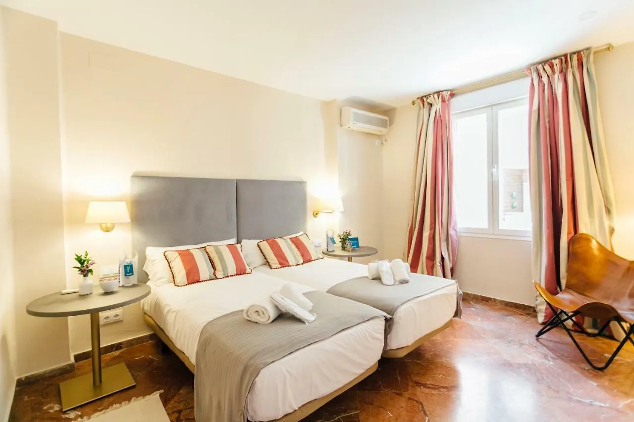 Stylish And Wide- 3Bdr 3Bth- Los Remedios Seville Apartment