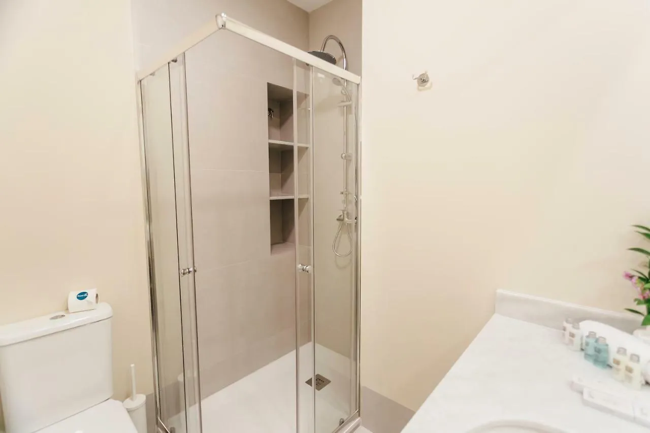 Stylish And Wide- 3Bdr 3Bth- Los Remedios Seville 0*,  Spain