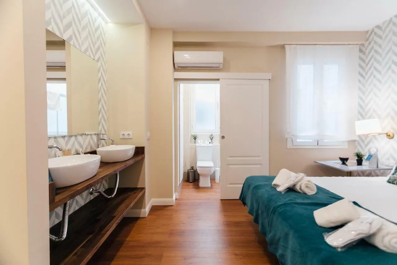 Stylish And Wide- 3Bdr 3Bth- Los Remedios Seville