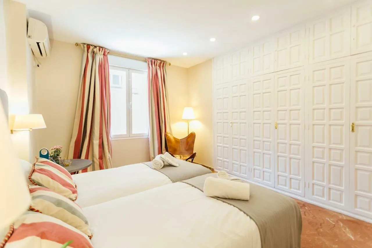 Apartment Stylish And Wide- 3Bdr 3Bth- Los Remedios Seville Spain