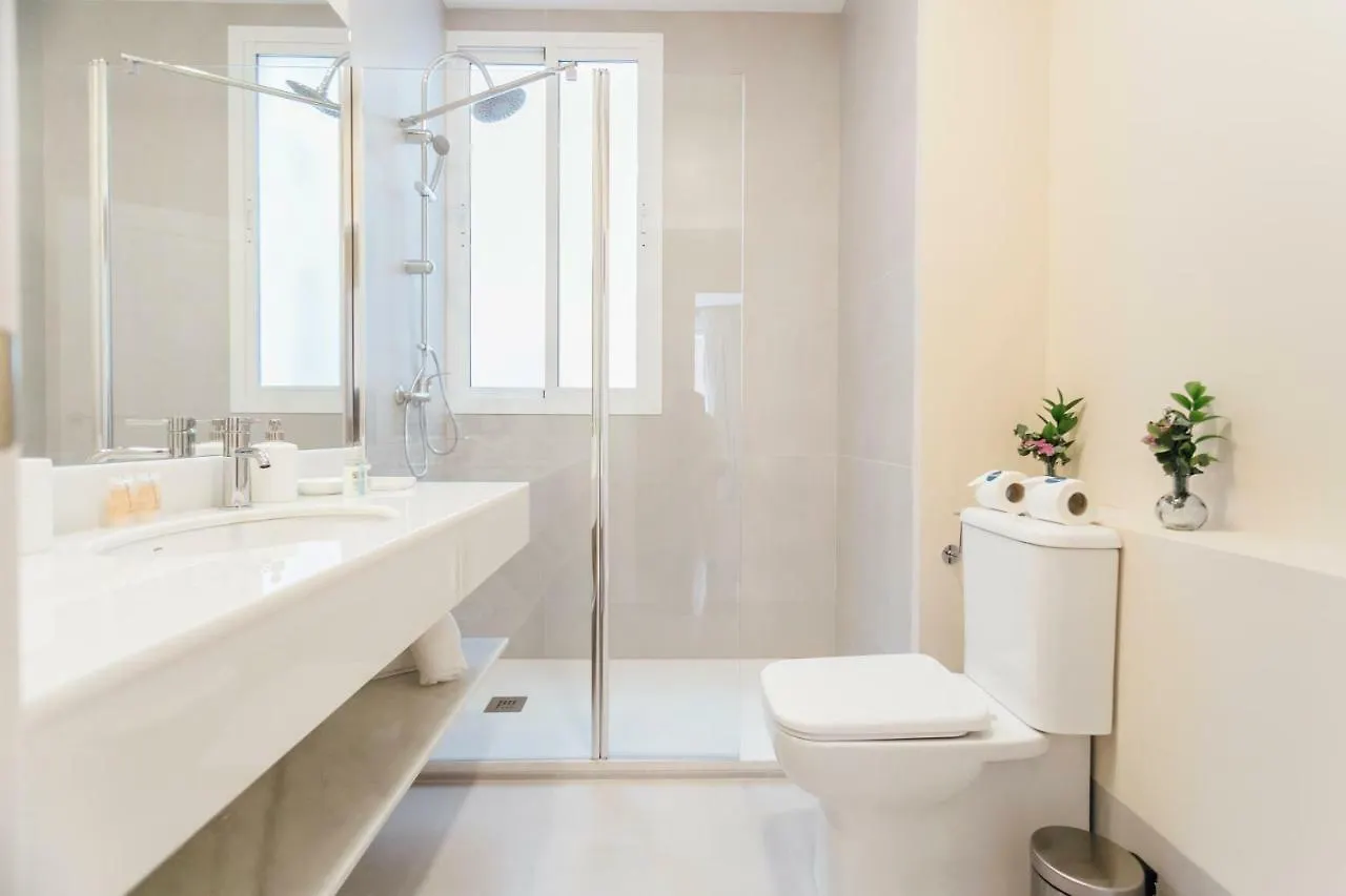 Stylish And Wide- 3Bdr 3Bth- Los Remedios Seville
