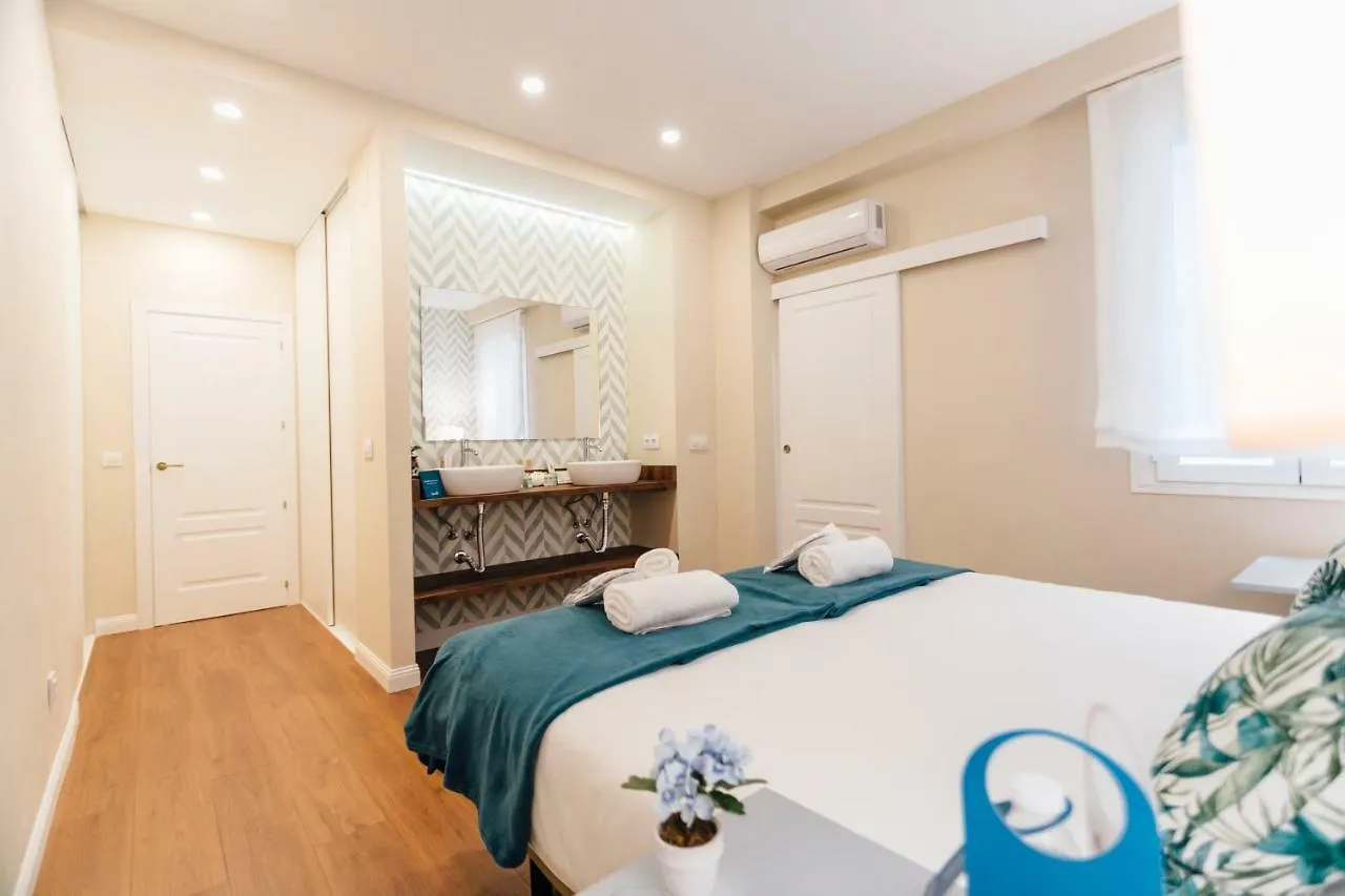 Stylish And Wide- 3Bdr 3Bth- Los Remedios Seville