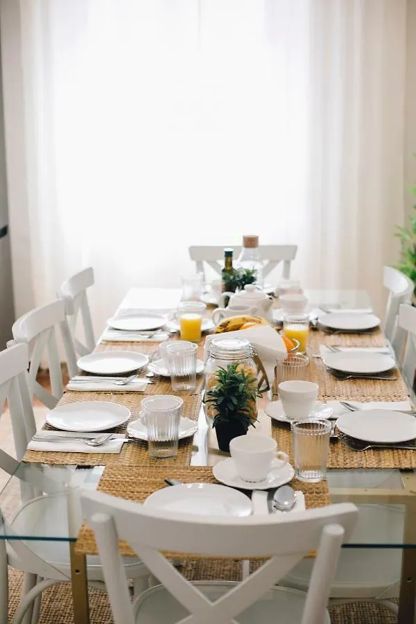 Stylish And Wide- 3Bdr 3Bth- Los Remedios Seville Apartment
